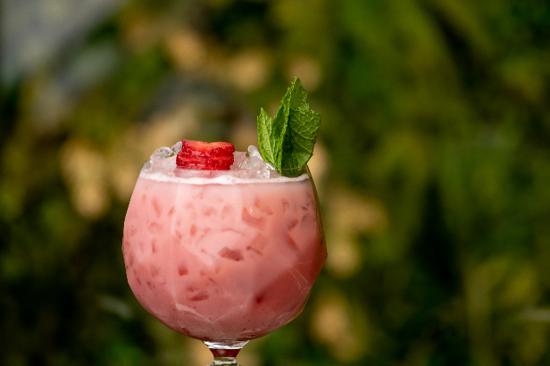Reward: Become an Insider, Pick a Gift! –  VOGUE Cafe Bar Εστιατόριο Κάλαμος